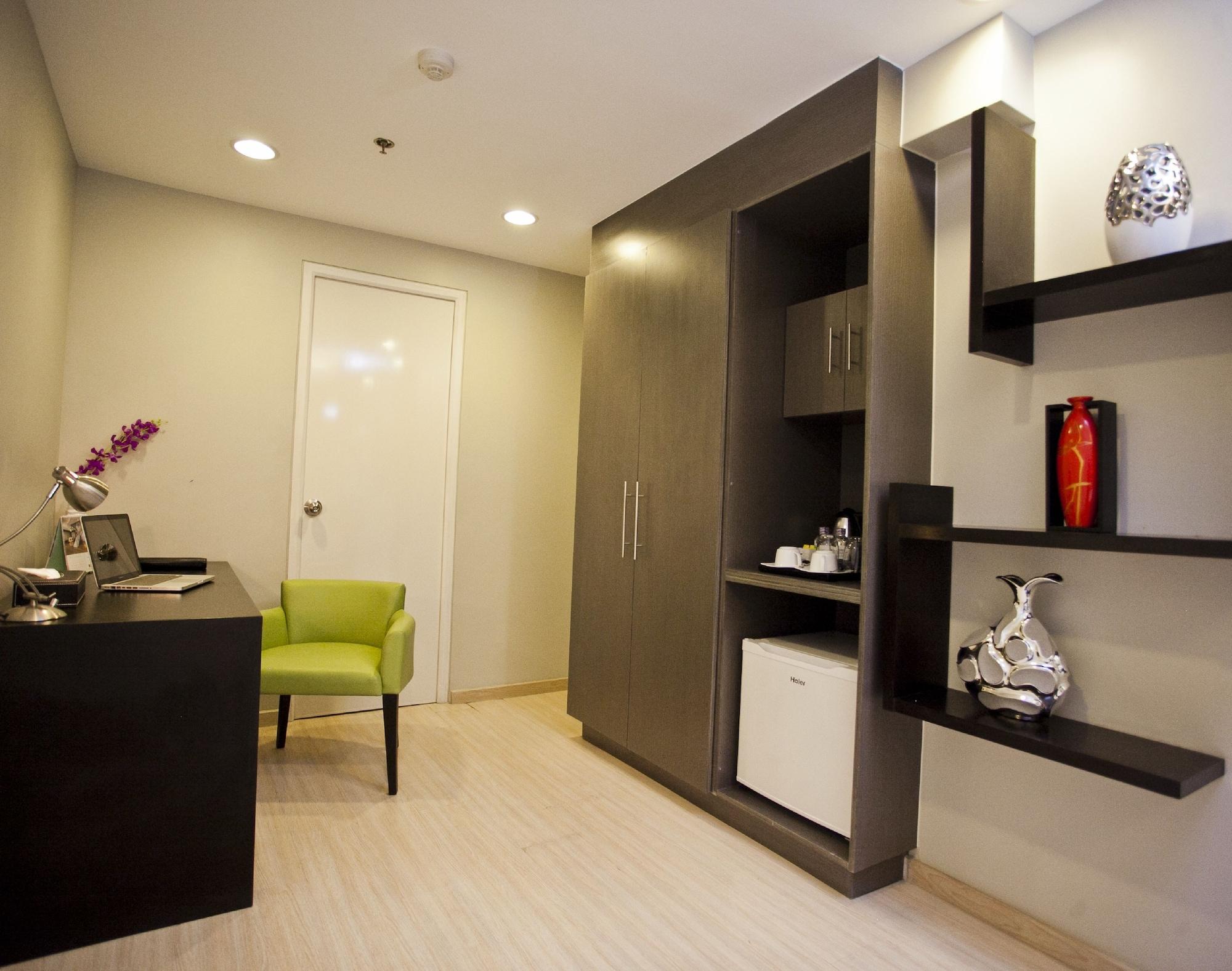 The Exchange Regency Residence Hotel Managed By Hii Pasig City Exterior photo