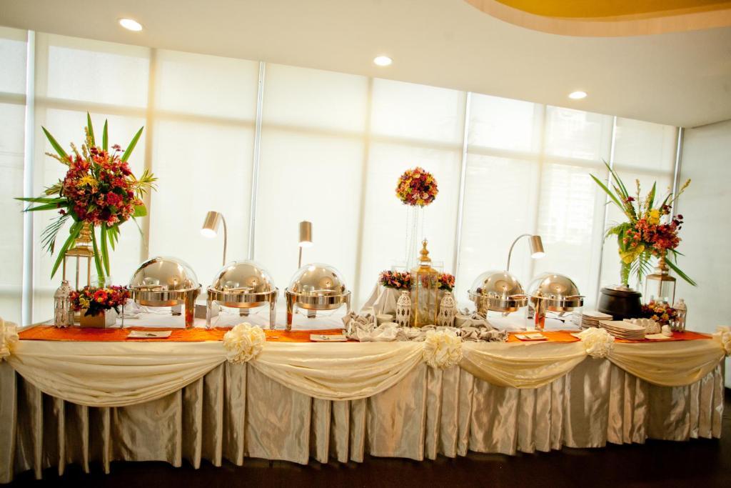 The Exchange Regency Residence Hotel Managed By Hii Pasig City Exterior photo